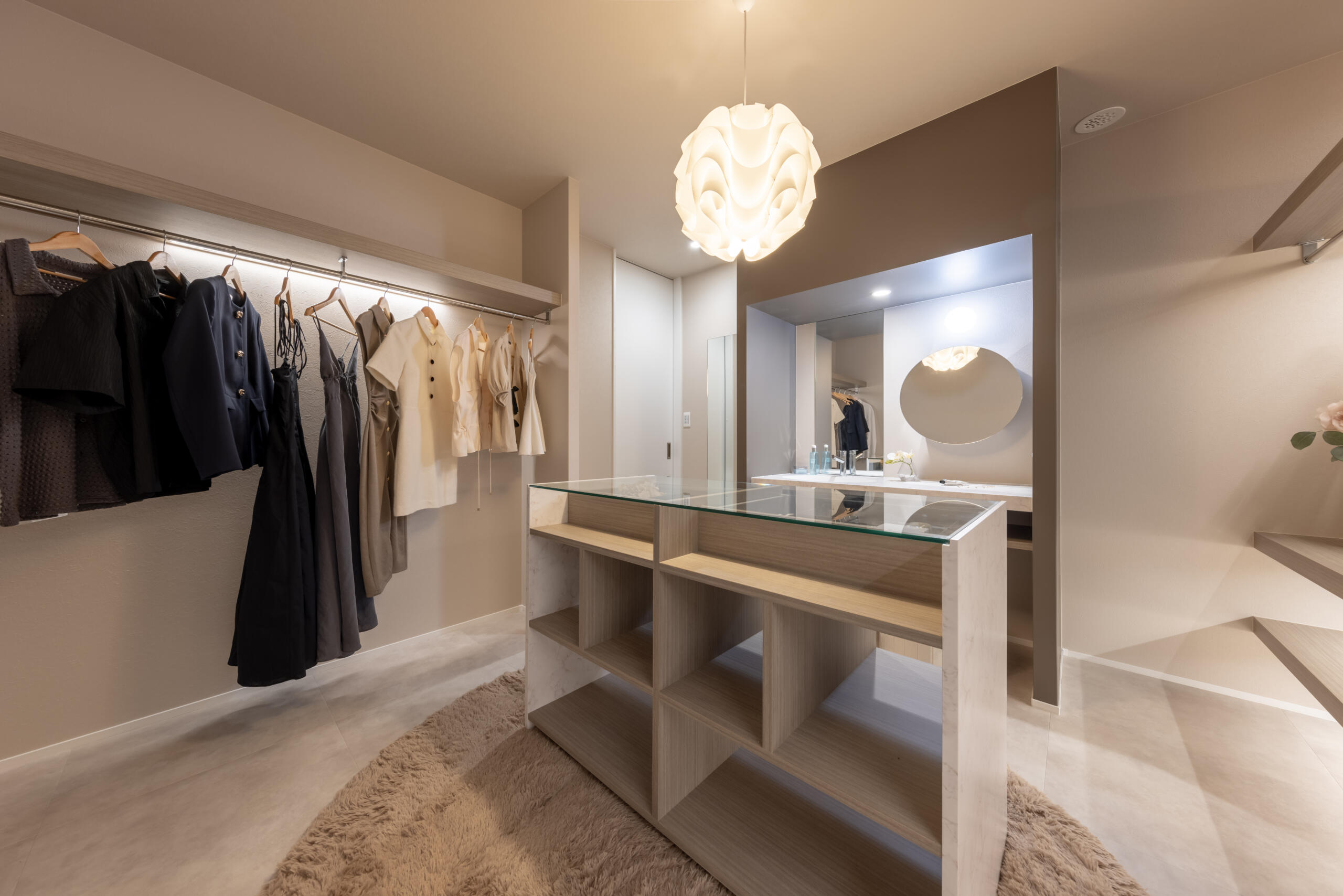 贅沢なドレスルーム